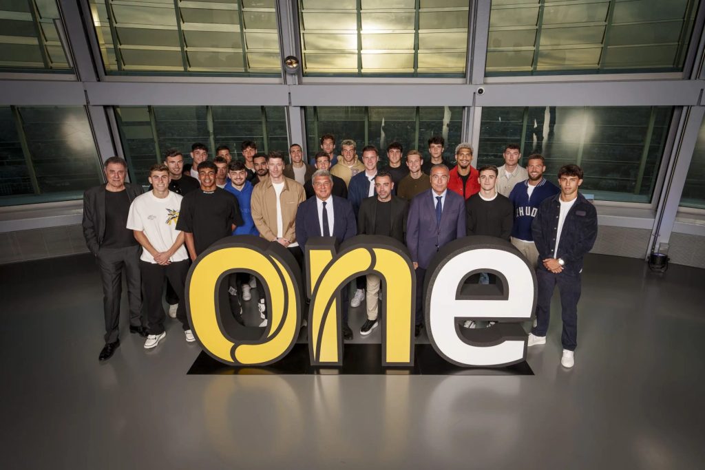 El FC Barcelona presenta Barça One en el Mirador torre Glòries