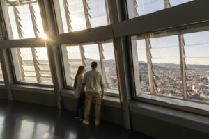 Visitants al Mirador torre Glòries 