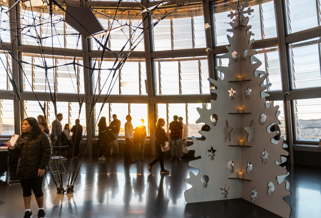 Brinda por la Navidad en Mirador Torre Glòries: actividades para todos y una copa de cava gratuita