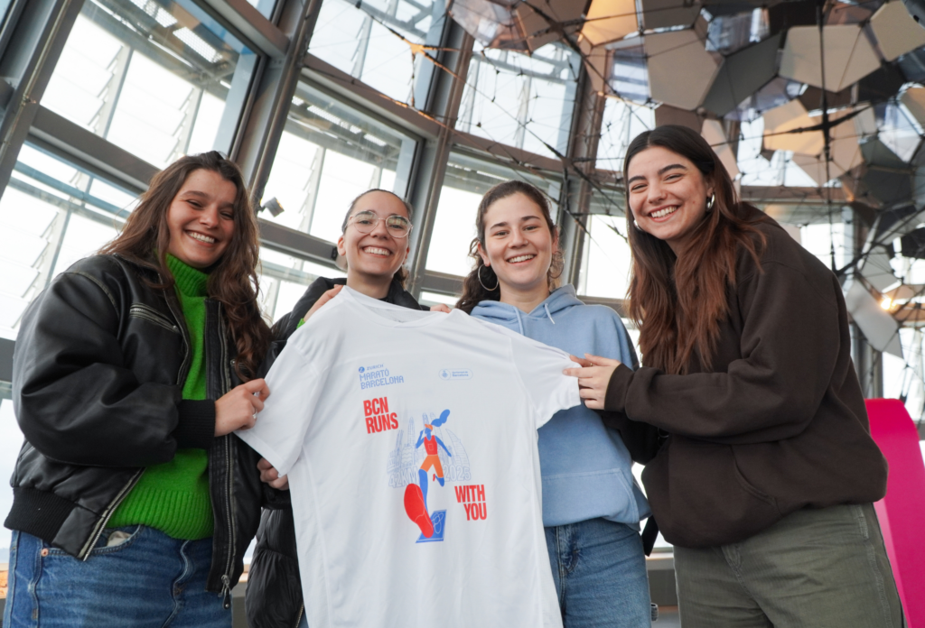 The spirit of the Zurich Marató Barcelona 2025 arrives at Torre Glòries